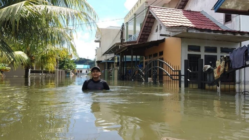 Peduli Korban Banjir Samarinda, Wartawan Balikpapan Serahkan Bantuan 