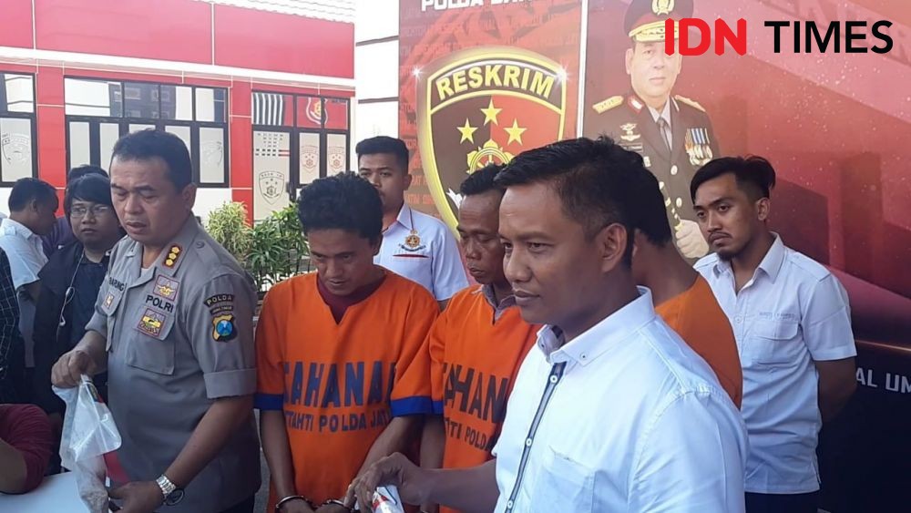 Menyerahkan Diri, Polda Jatim Tahan 3 Pembakar Mapolsek Tambelangan