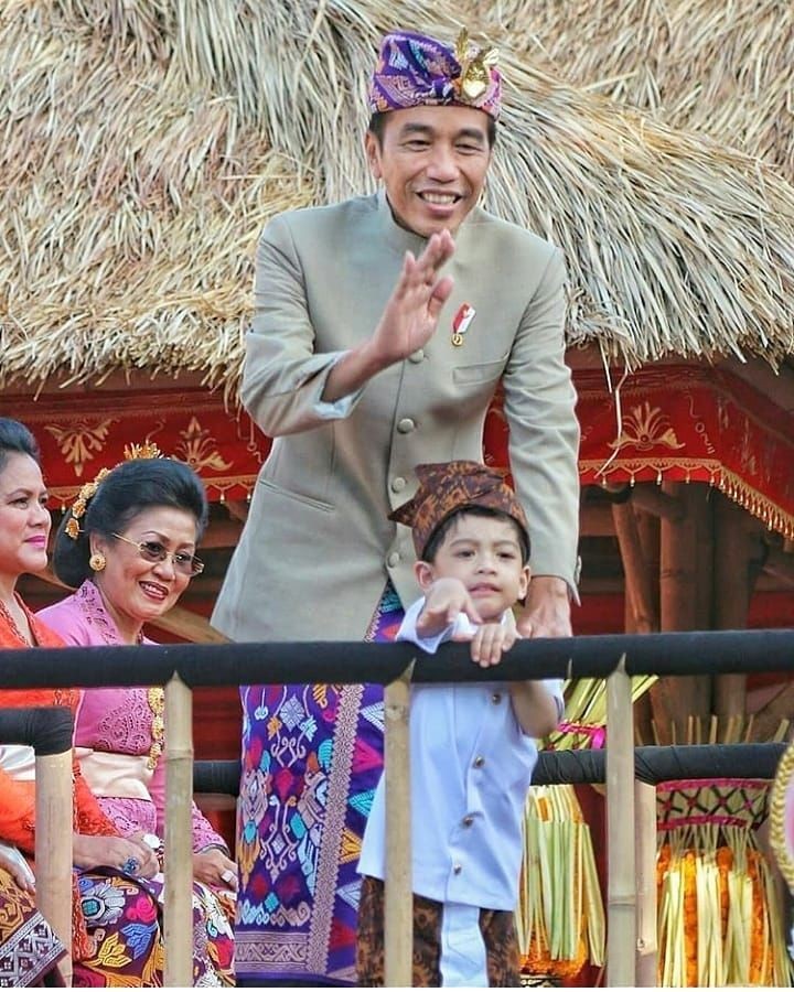 Jan Ethes Temani Kakeknya Meresmikan Pesta Kesenian Bali