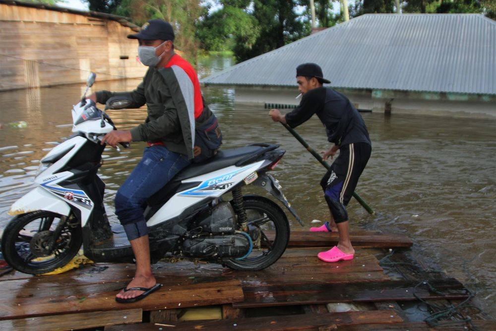 FOTO: Banjir di Sulawesi Tenggara, Pengungsi Capai 18 Ribu Orang