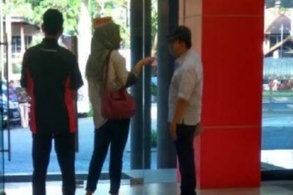 Siapa Wanita yang Dampingi Setya Novanto Pelesiran di Toko Bangunan