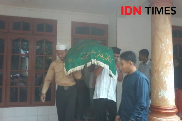 Orangtua Santi Devi: Mengapa Tega Membunuh Anak Saya hanya Karena Uang