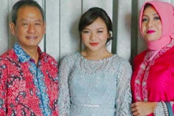 Tamat SMA & Siap Masuk UI, 9 Potret Manis Pesta Kelulusan Amel Carla