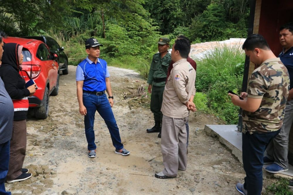 Bupati JR Saragih Akan Perbaiki Jalan ke Objek Wisata Tinggi Raja