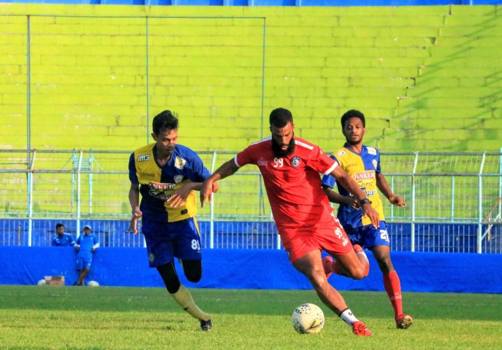 Arema FC Lawan PSM Ditunda, Sylvano Comvalius: Hanya Bisa Menunggu
