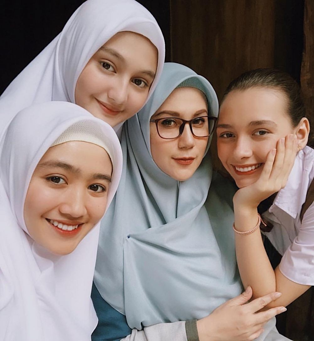 10 Pesona Febby Rastanty Dalam Balutan Hijab Yang Bikin Jatuh Hati