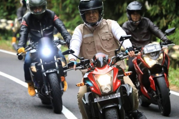 Jateng di Rumah Saja, Ganjar Klaim Kasus Turun, Data Satgas Naik