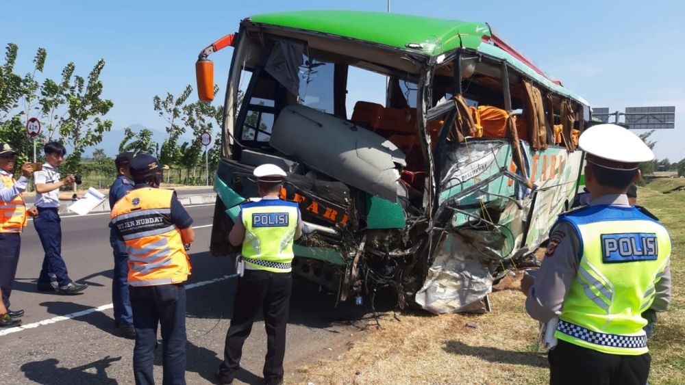 Begini Kondisi Kendaraan yang Tertabrak Bus di Tol Cipali 