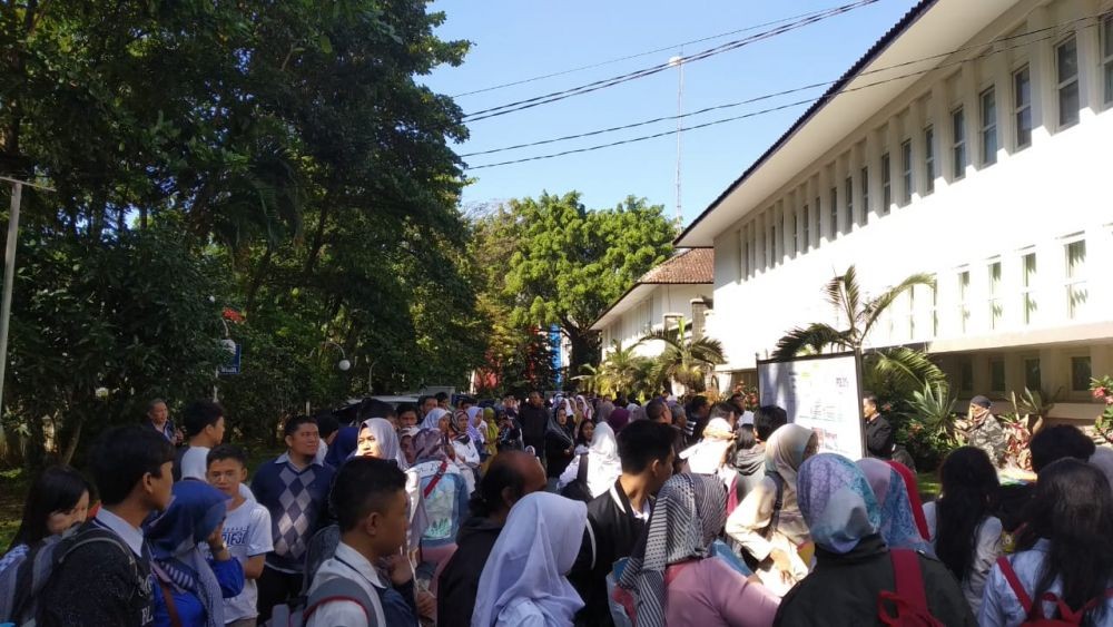 Datang Subuh, Pendaftaran PPDB Hari Pertama di Kota Bandung Membludak