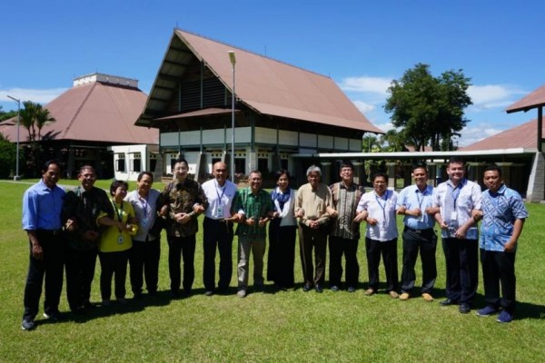 Diberi Bantuan Pendidikan, IT Del Diharapkan Cetak Putra-putri Daerah