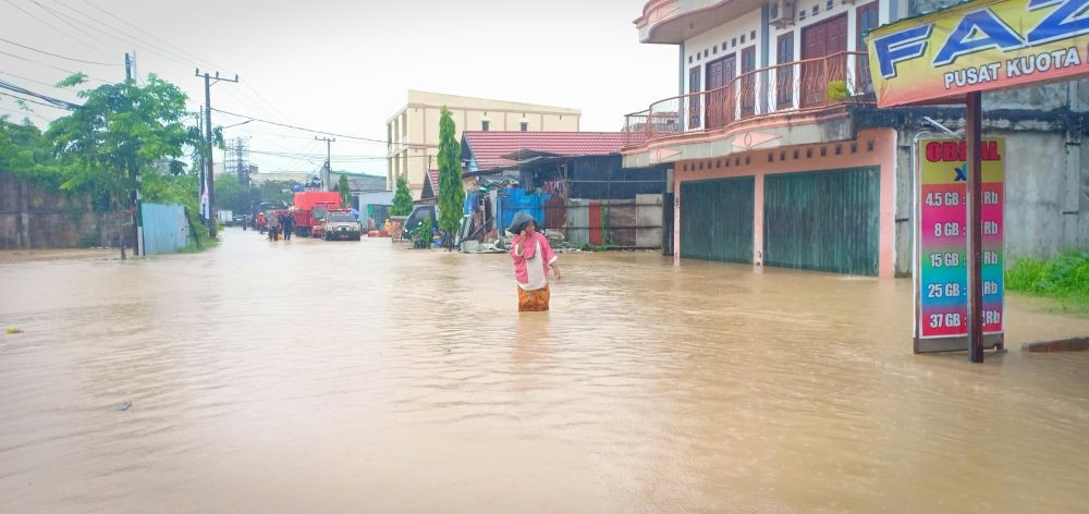 Pascabanjir di Balikpapan, Warga Bersihkan Sisa Lumpur