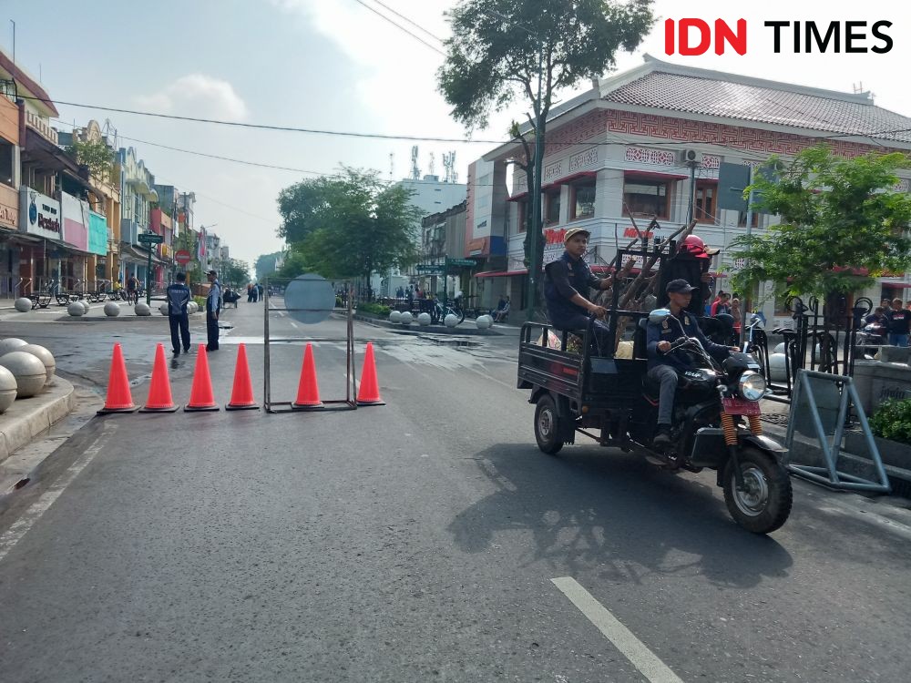 Malioboro Bebas Kendaraan, Wisatawan Ramai-Ramai Foto di Tengah Jalan