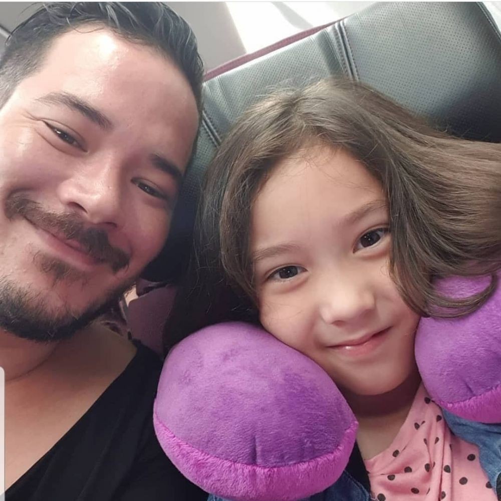 Berparas Bule, 10 Pesona Mikhaela, Putri Nafa Urbach - Zack Lee