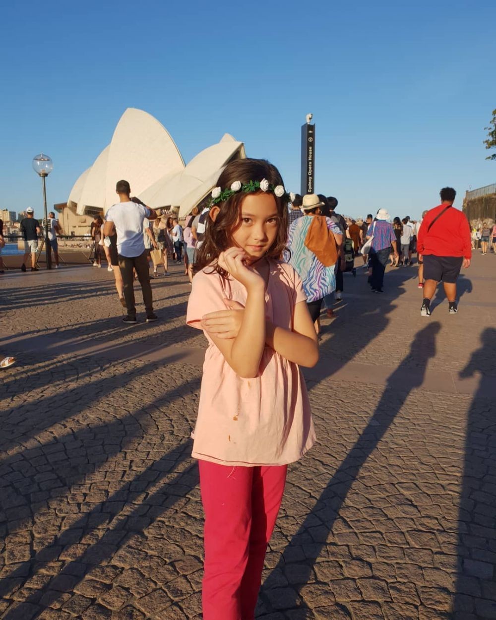 Berparas Bule, 10 Pesona Mikhaela, Putri Nafa Urbach - Zack Lee