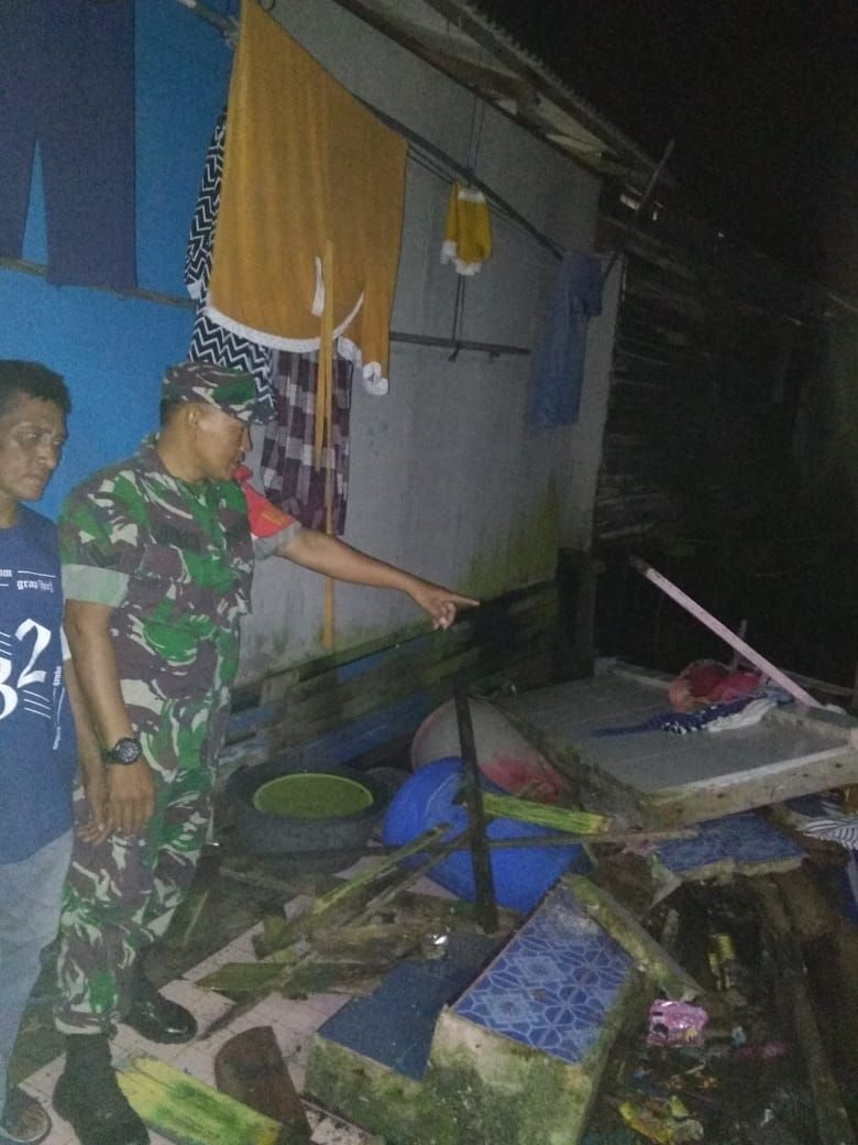 Ombak Besar Menghantam, Satu Rumah  Ambruk 3 Korban Luka-luka