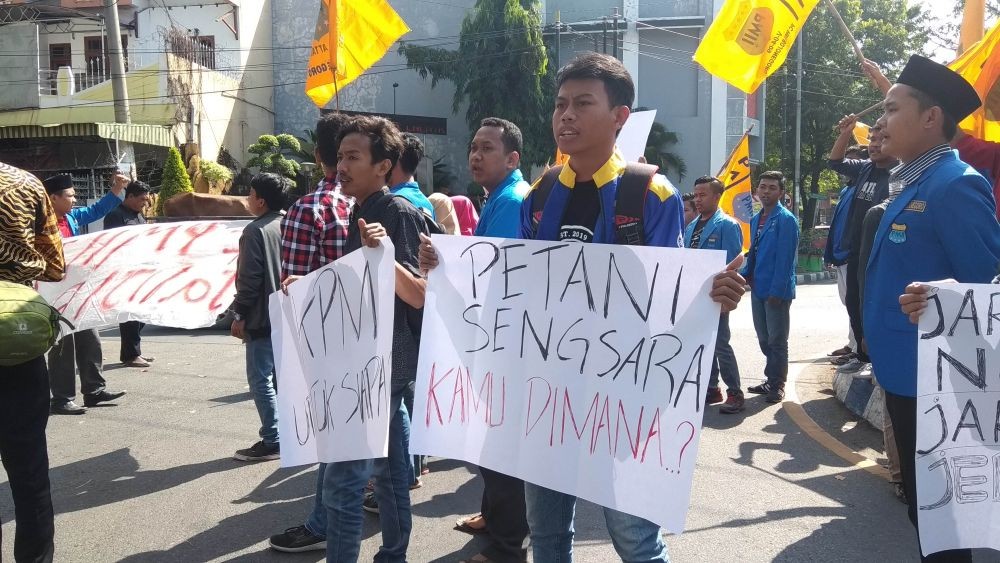 Demo Tagih Janji Bupati, Mahasiswa dan Polisi Nyaris Bentrok