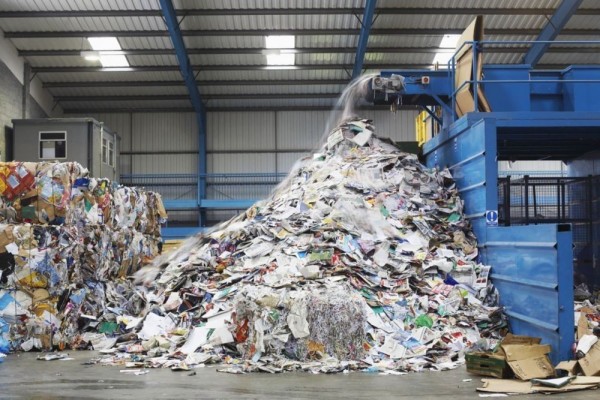 Mengapa Negara Maju Kirimkan Puluhan Kontainer Sampah ke Indonesia?