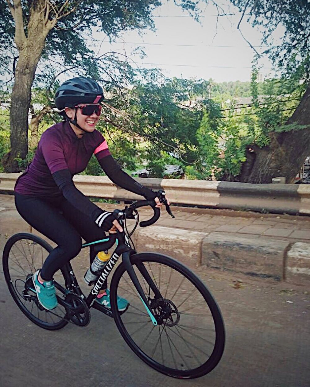 Lagi Hobi Bersepeda, Ini 7 Potret Stylish Nirina Zubir Saat Gowes