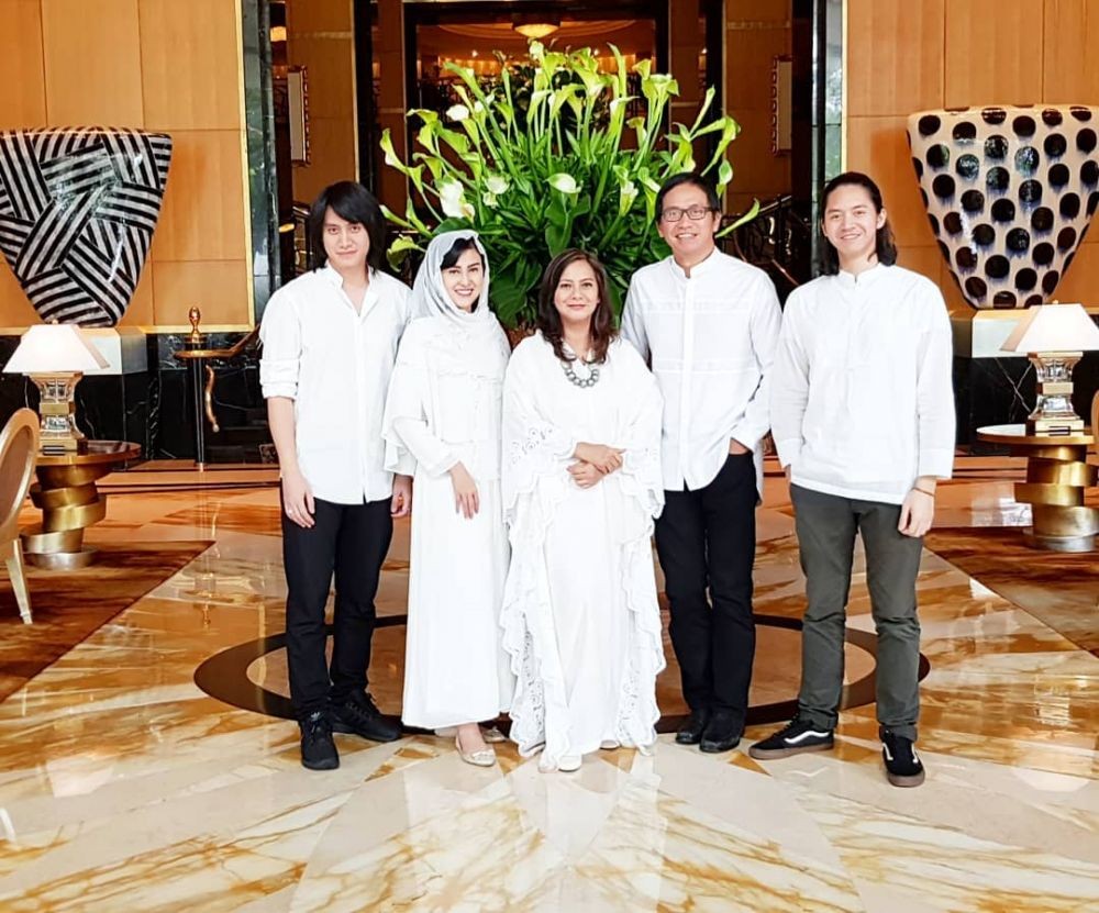 10 Momen Kedekatan Vicy Melanie Bersama Keluarga Kevin Aprilio