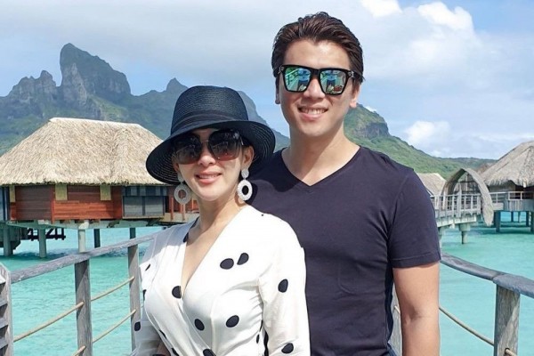 9 Potret Cetar Liburan Syahrini dan Reino Barack di Bora Bora, Seru!