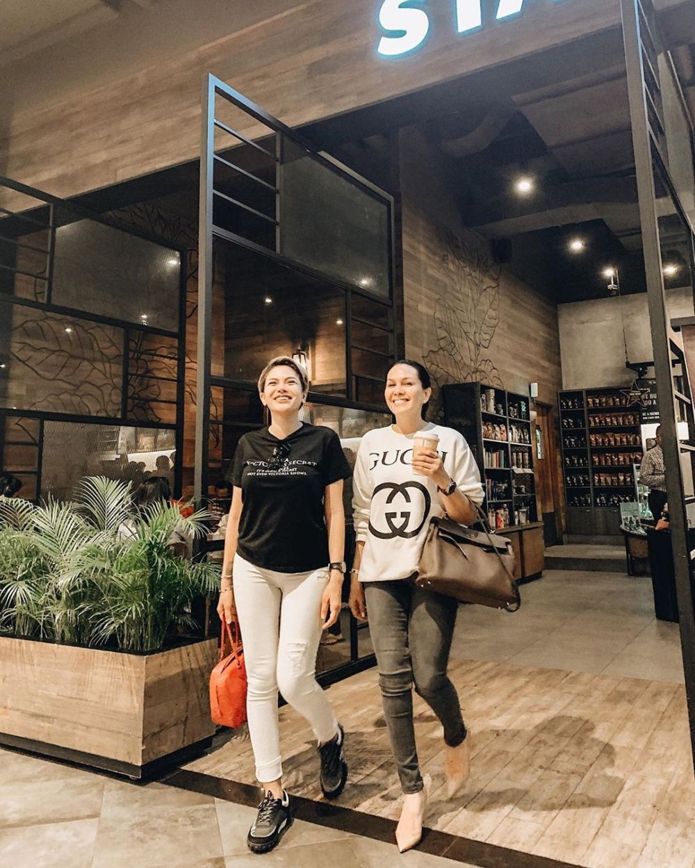 10 Potret Body Goals Nikita Mirzani yang Baru Melahirkan, Bikin Iri!