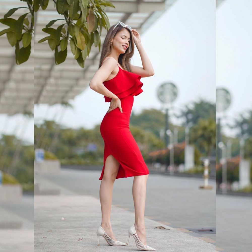 Pamer body. Sabrina Khairunnisa. Sabrina Chairunnisa Photoshoot.