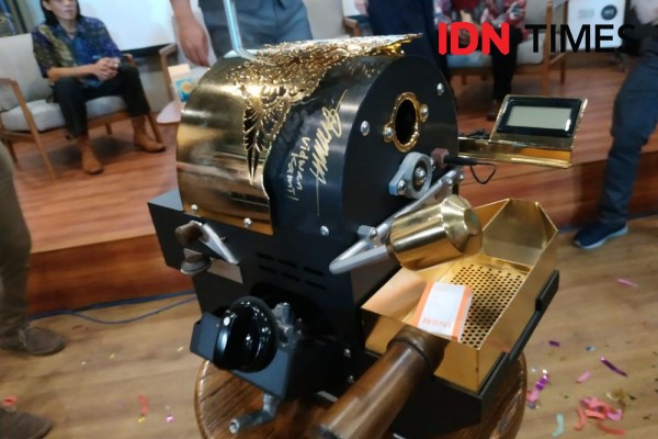 Mesin Sangrai Kopi Ridwan Kamil Laku Dilelang Seharga Rp20 Juta