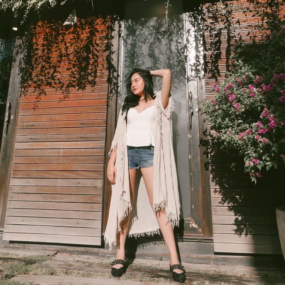 Pamer Body Goals! Ini 10 Gaya Liburan Memikat ala Salshabilla Adriani