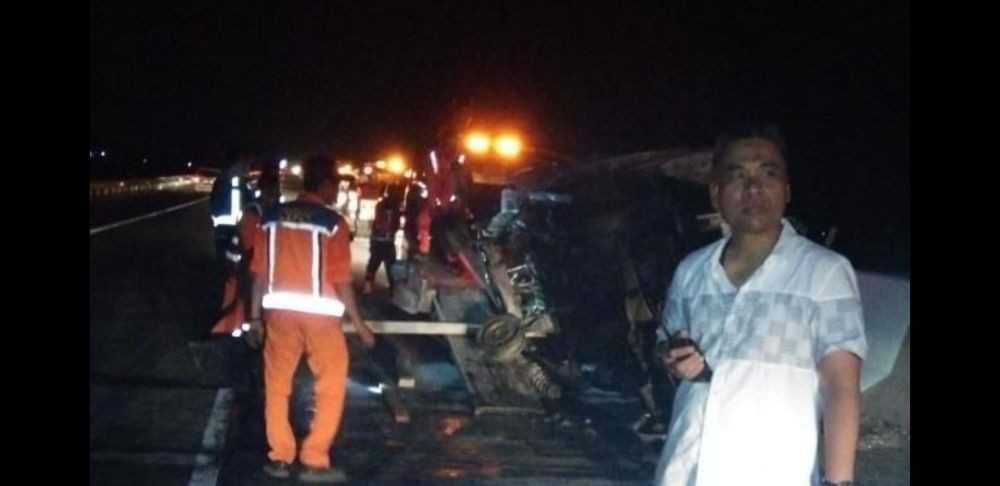 Kecelakaan Beruntun di Tol Kertosono, Satu Penumpang Tewas Terbakar