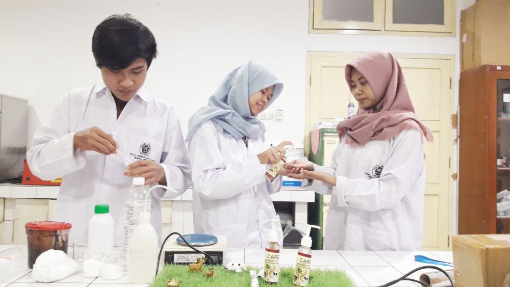 Mahasiswa Semarang Sukses Sulap Daun Jati Jadi Sabun Antiseptik