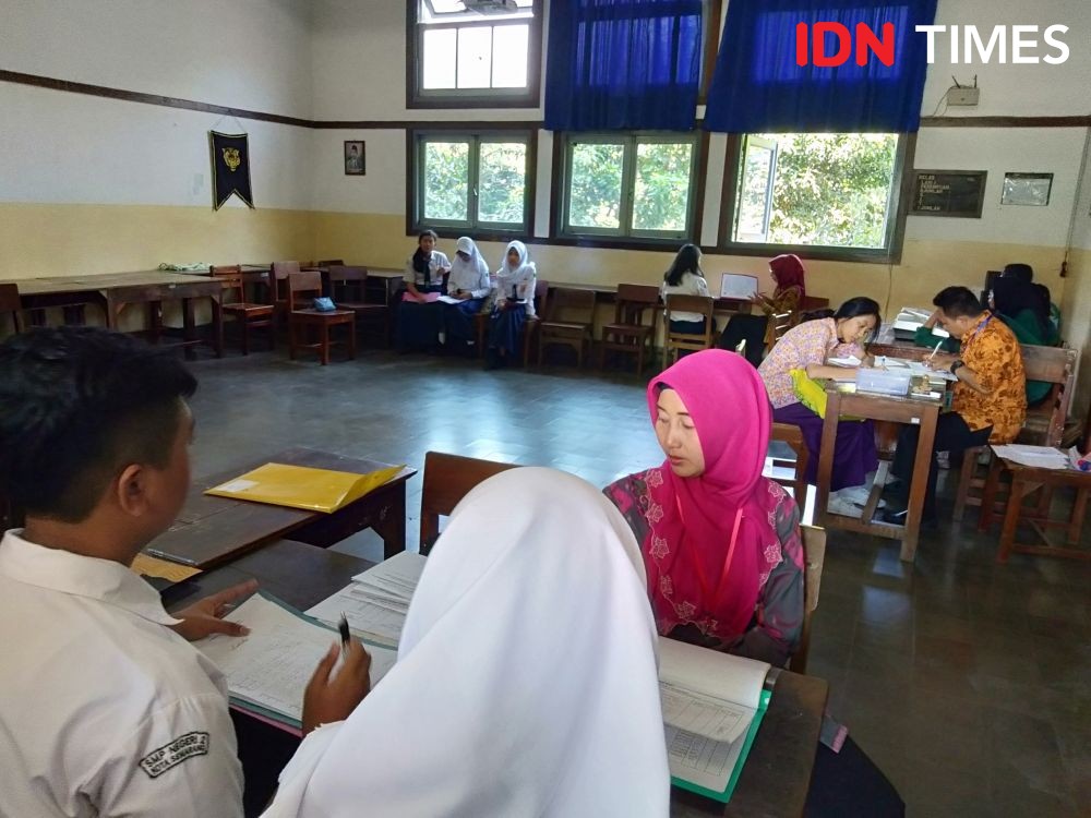 23 Pohon Tua Puluhan Tahun di SMA 1 Semarang Ditebang, Beralasan Rapuh
