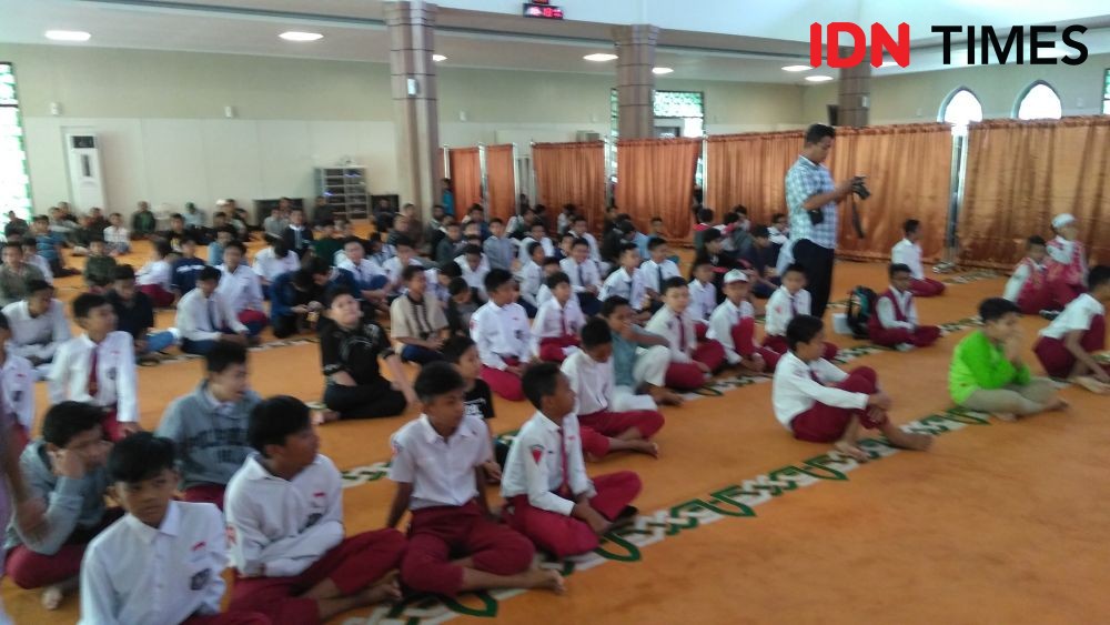 300 Siswa SD dan SMP di Balikpapan Terima Bantuan Sekolah BAZMA 