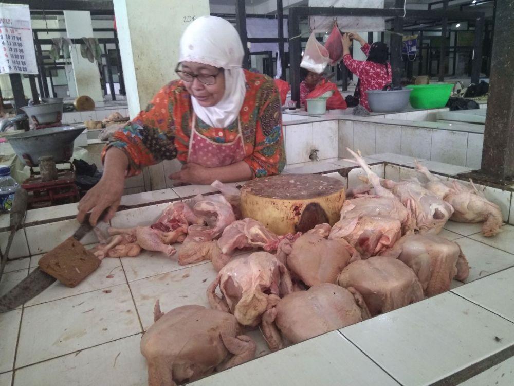 Harga Daging Ayam Merangkak Naik Tapi Masih Belum Normal