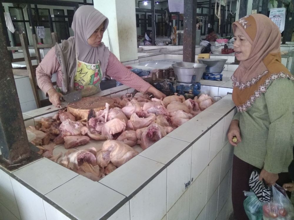 Merosot, Harga Daging Ayam di Kabupaten Madiun Rp18.000 per Kilogram