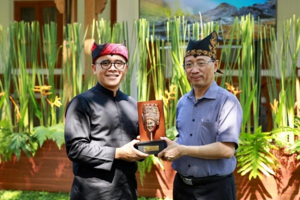 Dubes Rusia Undang Bupati Anas untuk Promosikan Banyuwangi ke Moskow