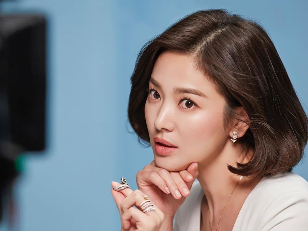 10 Potret Terbaru Song Hye Kyo Dengan Rambut Pendek Makin Awet Muda