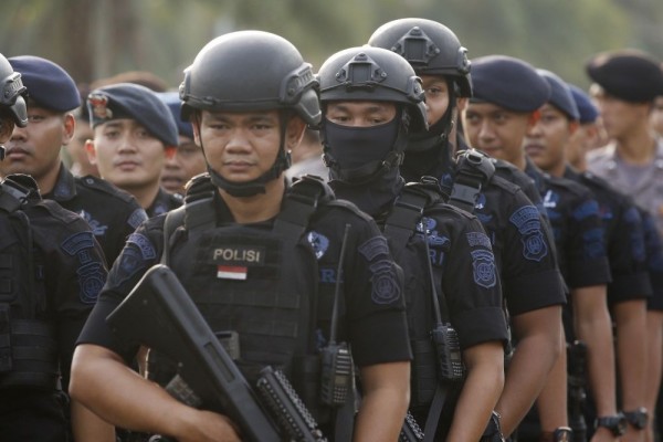 3.600 Aparat Gabungan Kawal Demo 50 Ribu Buruh di Surabaya