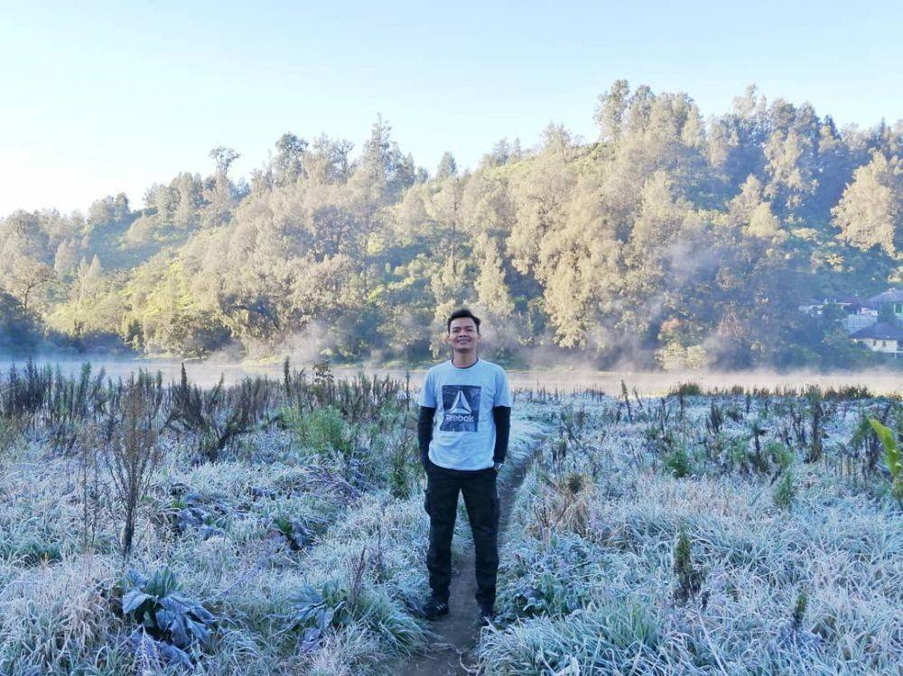 12 Potret Unik Fenomena Salju Di Gunung Semeru, Epik Banget!