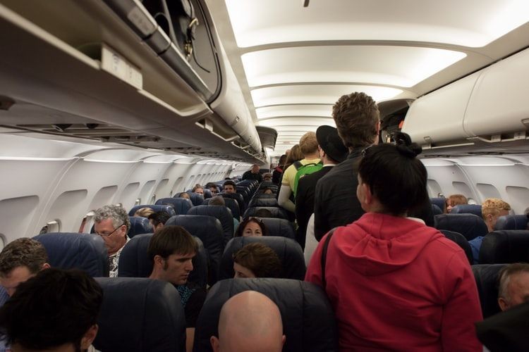 Pengamat: Ada Diskriminasi Kebijakan Penurunan Harga Tiket Pesawat