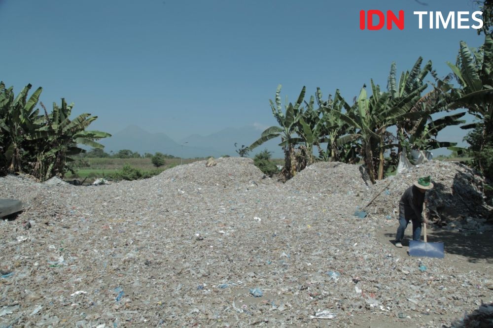 Sampah Impor Desa Bangun, Berkah di Antara Mara Bahaya