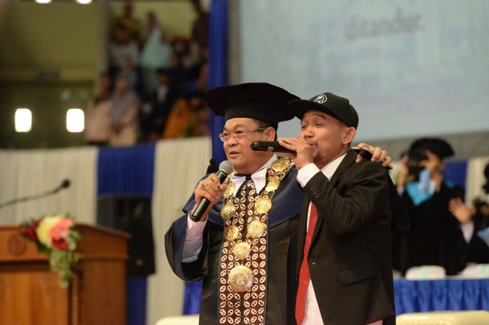 Di Depan Wisudawan, Rektor UNY: Lulusan Perlu Miliki Growth Mindset