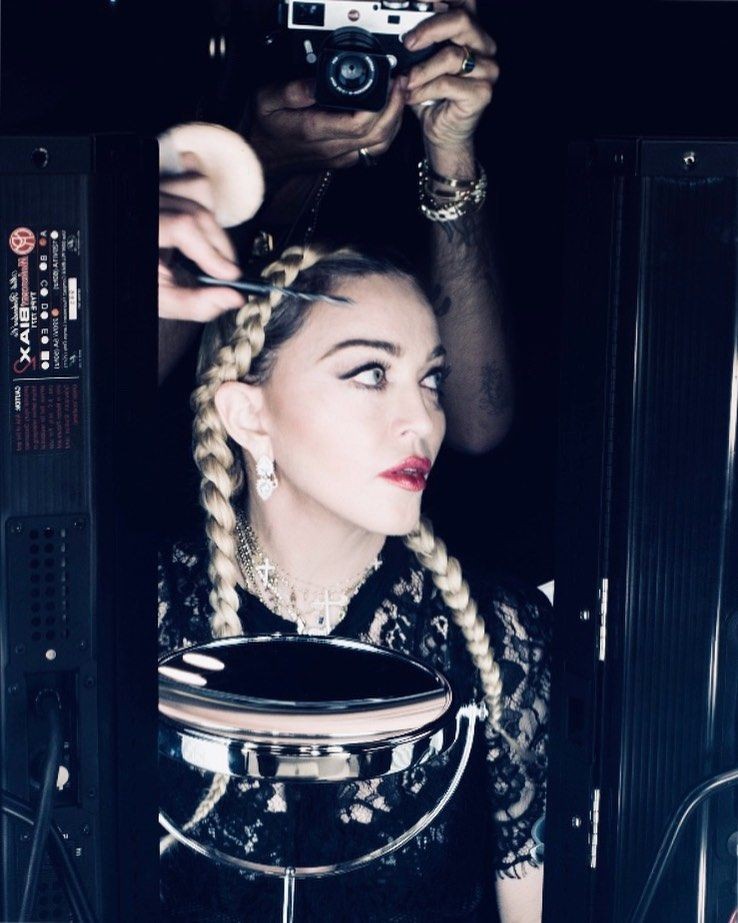 Tetap Kece! 10 Potret Madonna di Usia 60 Tahun