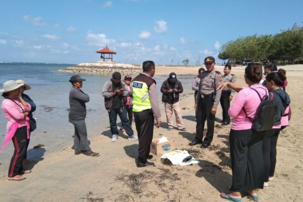 Wisatawan Asing Temukan Jenazah Bayi Tertutup Rumput Laut di Sanur