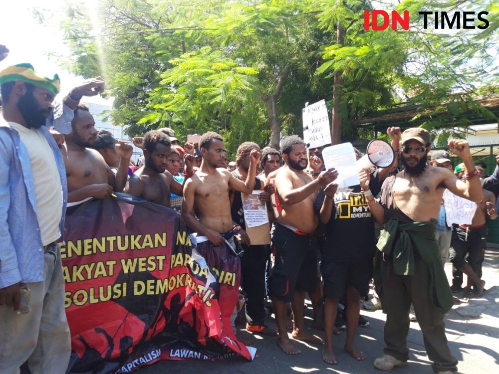Usai Bentrok dengan Polisi, Mahasiswa Papua Lanjutkan Orasi Proklamasi