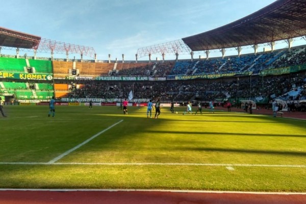 Unggul 3-2 atas Persela, Persebaya Raih Kemenangan Perdana di Kandang