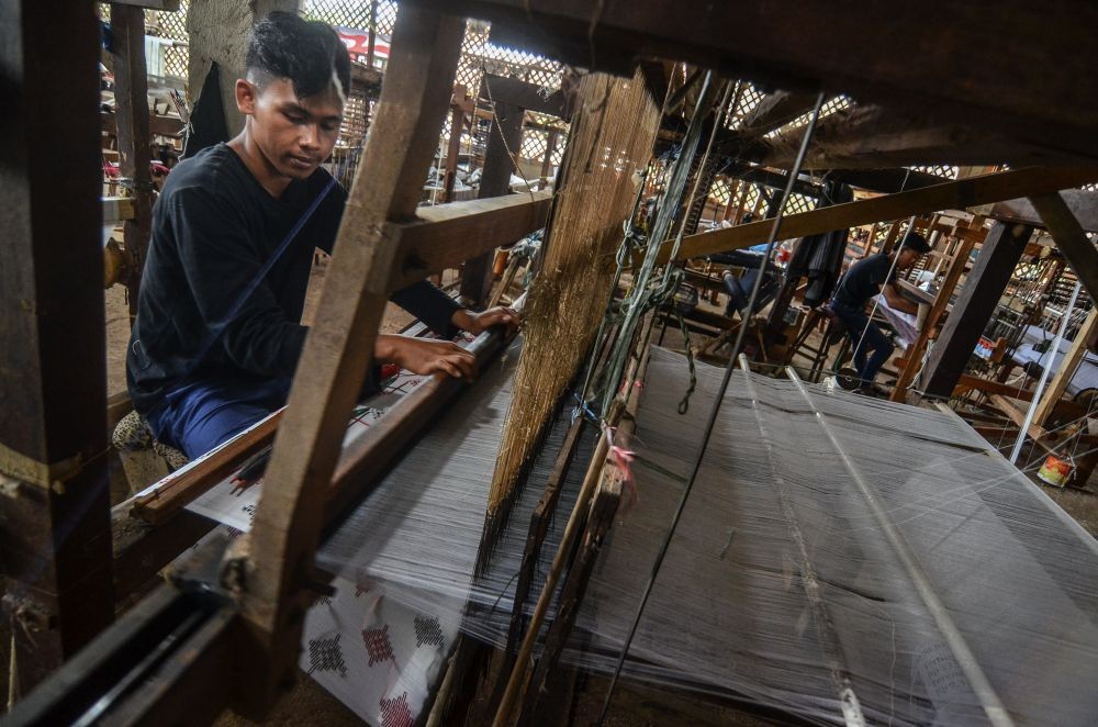 Nasib Perajin Tenun Cagcag di Tabanan, Belum Bisa Bikin Endek Bali