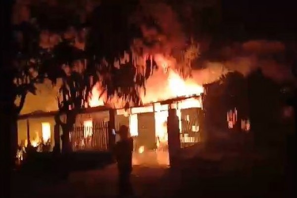 8 Rumah Asrama TNI di Kebun Lada Binjai Terbakar