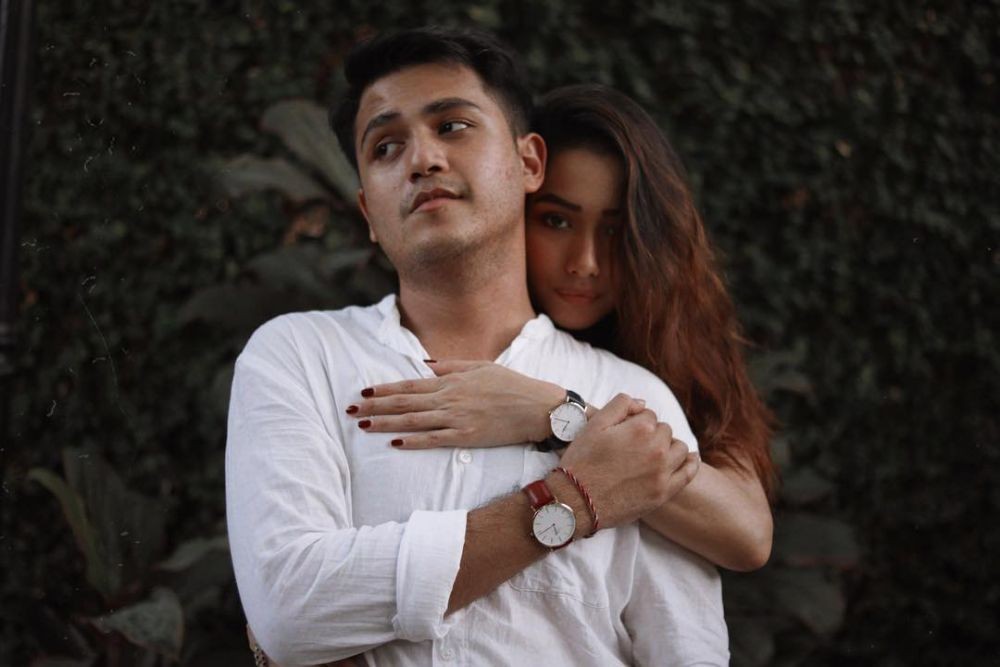 10 Potret Mesra Rizky Alatas & Adzana Bing Slamet yang Bikin Baper