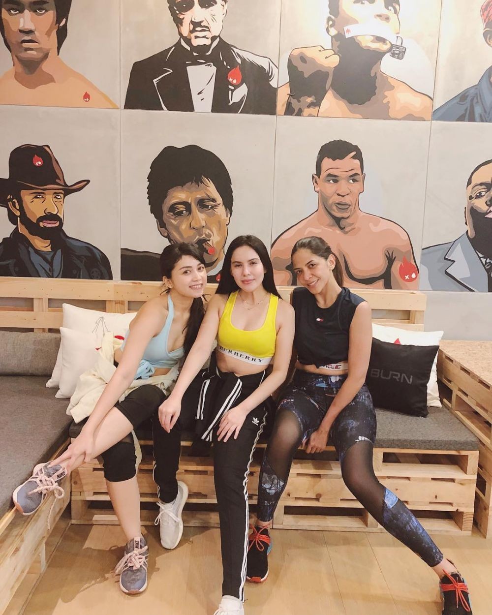 Mirip Raisa, Ini 10 Potret Body Goals Sally Adelia