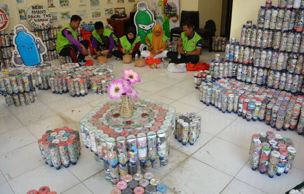 Bahan Baku Sampah Plastik PET yang Masih Kurang di Indonesia